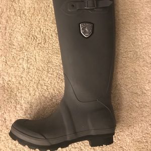 Kamik olive rain boots! Excellent condition!